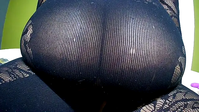 Snapshot of Queenboobs61 chatting on 14, 4, 2026 Queenboobs61 online show from 14, 4, 2026