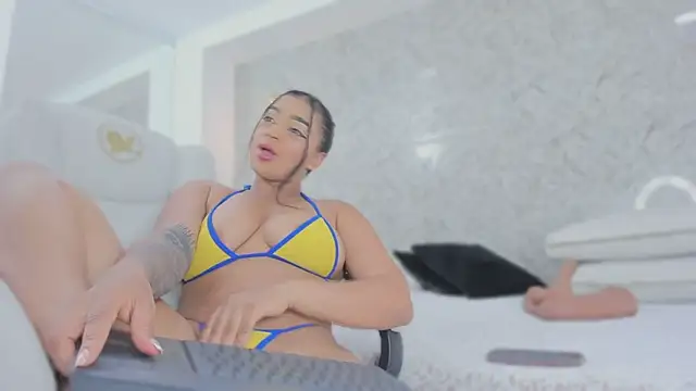 Snapshot of ximena_case chatting on 2, 10, 2025 ximena case online show from 2, 10, 2025