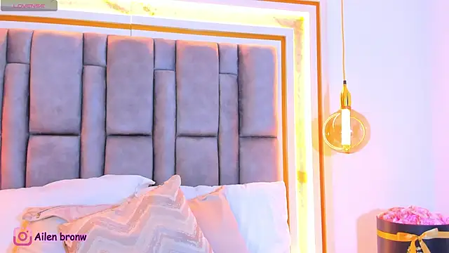 Snapshot of elianabrown chatting on 27, 10, 2025 elianabrown online show from 27, 10, 2025