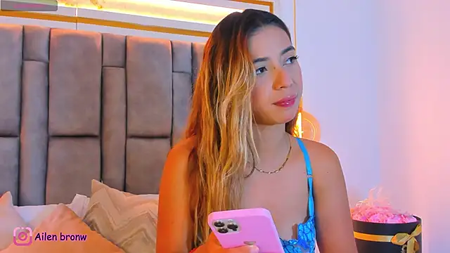 Snapshot of elianabrown chatting on 25, 11, 2025 elianabrown online show from 25, 11, 2025