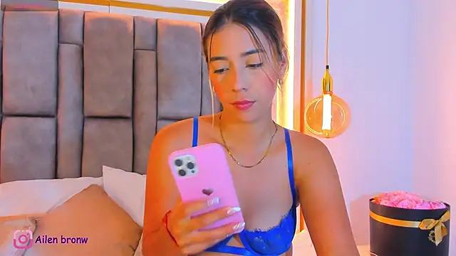 Snapshot of elianabrown chatting on 28, 11, 2025 elianabrown online show from 28, 11, 2025