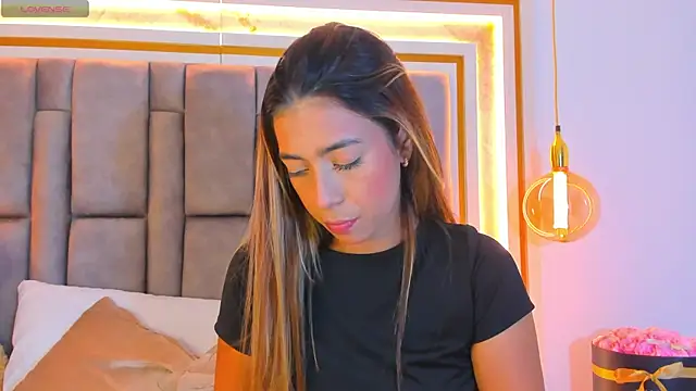 Snapshot of elianabrown chatting on 15, 12, 2025 elianabrown online show from 15, 12, 2025