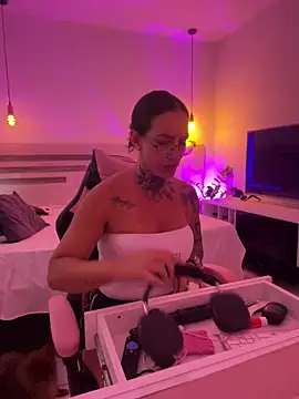 YasmimBrasil online show from 2, 3, 2026