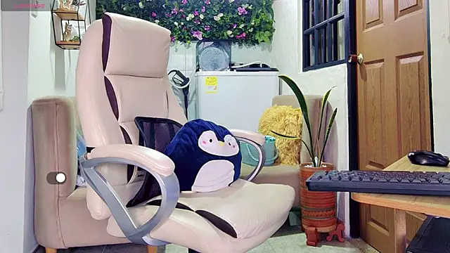 yanella fire online show from 12, 4, 2026