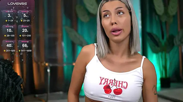 Snapshot of AudreyZanne chatting on 16, 9, 2025 AudreyZanne online show from 16, 9, 2025