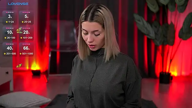 Snapshot of AudreyZanne chatting on 15, 12, 2025 AudreyZanne online show from 15, 12, 2025