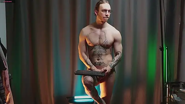 pleasure8869 online show from 18, 3, 2025