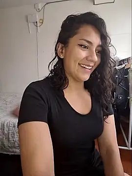 Thaliacooper  online show from 30, 1, 2025