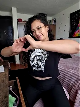 Snapshot of Thaliacooper_ chatting on 11, 6, 2026 Thaliacooper online show from 11, 6, 2026