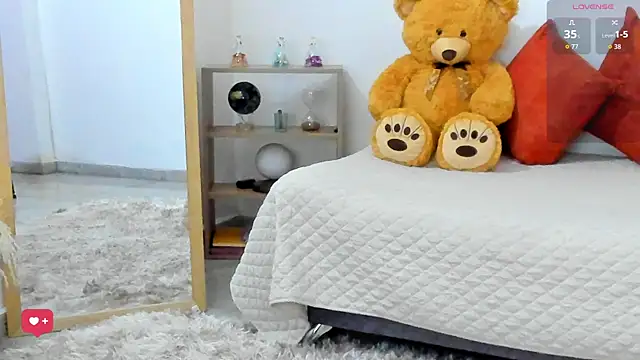 Snapshot of _AllisonSweet_ chatting on 4, 7, 2026 AllisonSweet online show from 4, 7, 2026