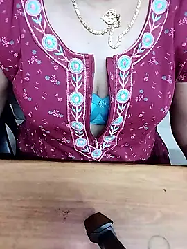 Snapshot of Aishu-tamil09 chatting on 14, 1, 2026 Aishu-tamil09 online show from 14, 1, 2026