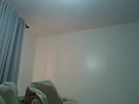 Snapshot of Queen_loveer chatting on 17, 12, 2025 Queen loveer online show from 17, 12, 2025