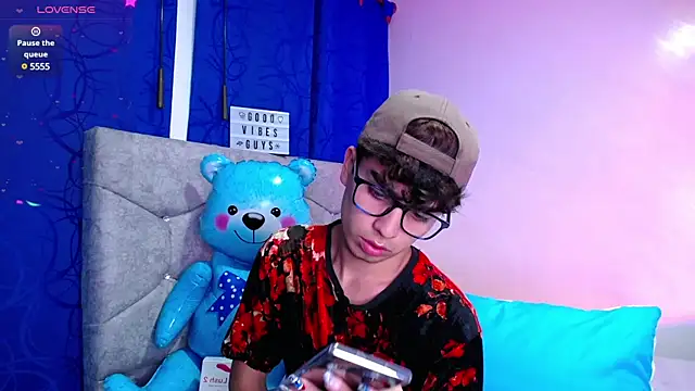 OwenBluee online show from 29, 12, 2024