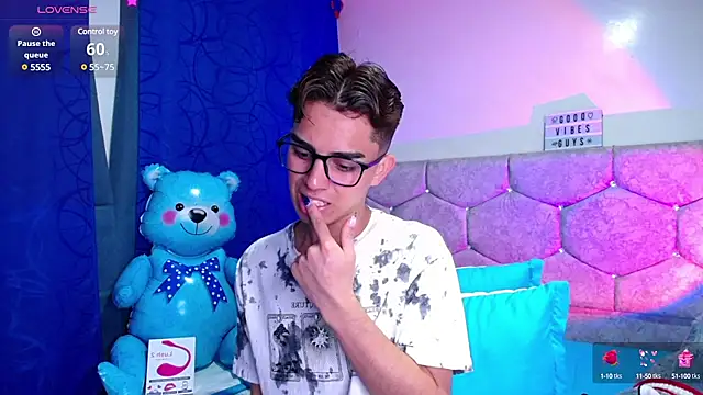 OwenBluee online show from 13, 2, 2025