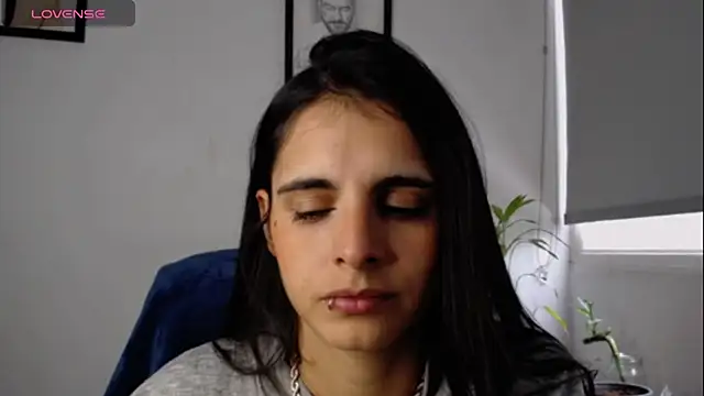 Snapshot of alma_violeta chatting on 8, 3, 2025 alma violeta online show from 8, 3, 2025