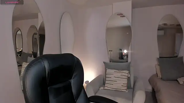 ArianaDumont online show from 26, 6, 2026