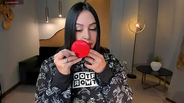 KatieStonne online show from 4, 1, 2025