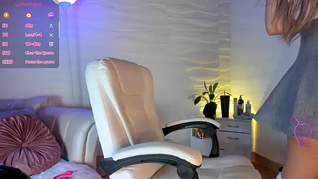 Snapshot of mariablonde_ chatting on 26, 9, 2025 mariablonde online show from 26, 9, 2025