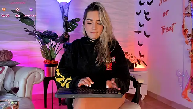 Snapshot of mariablonde_ chatting on 13, 10, 2025 mariablonde online show from 13, 10, 2025