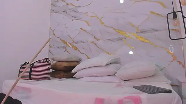 Snapshot of penelope_handaos chatting on 3, 2, 2025 penelope handaos online show from 3, 2, 2025