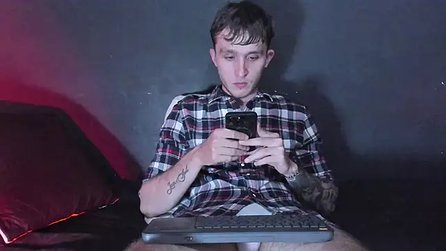 Dylanwhite23  online show from 18, 11, 2025