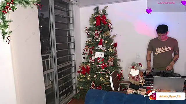 ashely ryan24 online show from 17, 12, 2025