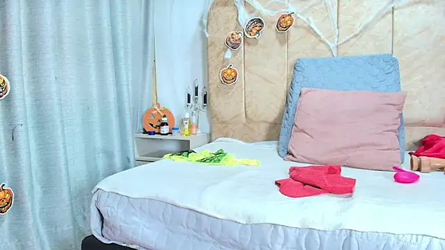 Snapshot of Rachele_x chatting on 1, 11, 2025 Rachele x online show from 1, 11, 2025