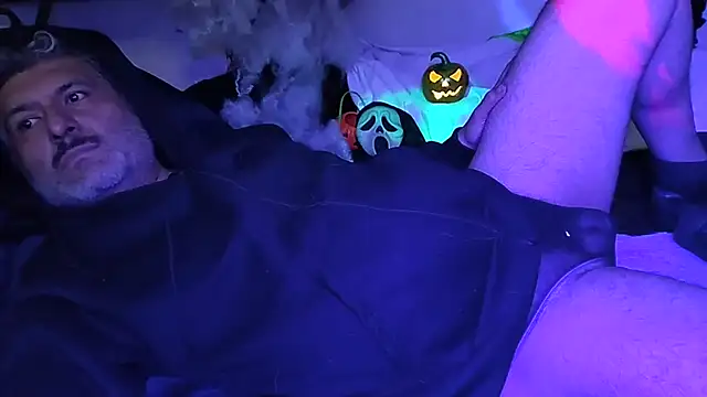 Snapshot of BushBator chatting on 25, 10, 2025 BushBator online show from 25, 10, 2025