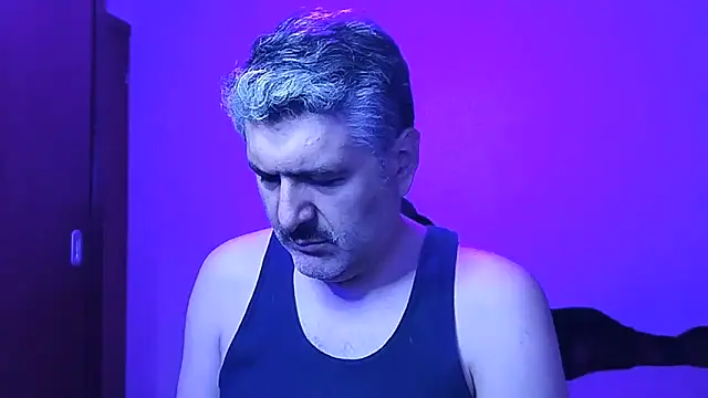 Snapshot of BushBator chatting on 26, 11, 2025 BushBator online show from 26, 11, 2025