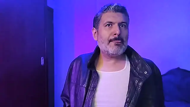 Snapshot of BushBator chatting on 14, 12, 2025 BushBator online show from 14, 12, 2025