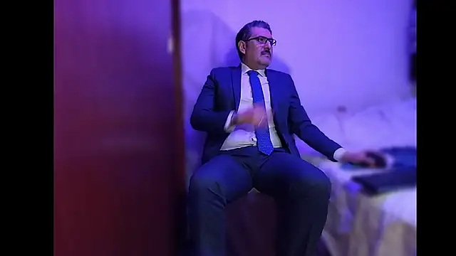 Snapshot of BushBator chatting on 16, 12, 2025 BushBator online show from 16, 12, 2025