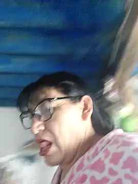 Snapshot of clarita_01 chatting on 17, 4, 2026 clarita 01 online show from 17, 4, 2026