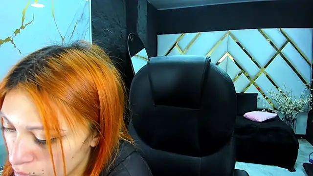 Emmily Walker online show from 8, 11, 2025