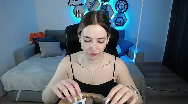 SabrinViolet online show from 15, 3, 2025