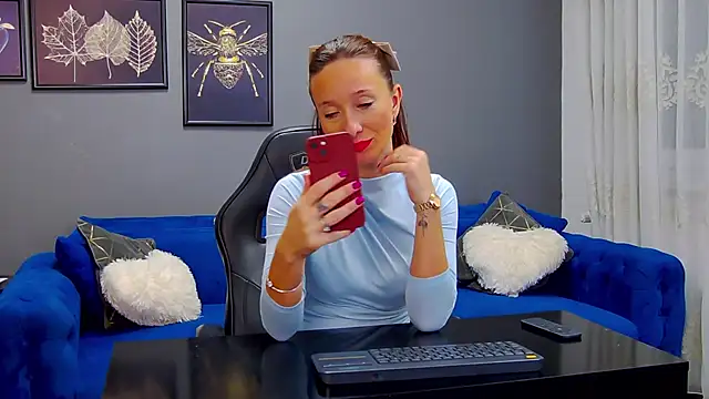 AnneHove online show from 4, 12, 2025