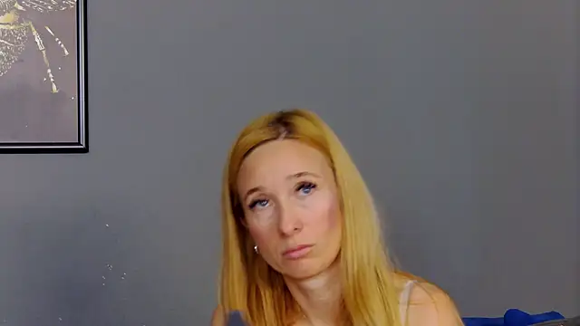 Snapshot of AnneHove chatting on 15, 6, 2026 AnneHove online show from 15, 6, 2026