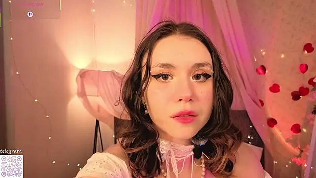 lilly Cherry  online show from 28, 5, 2026