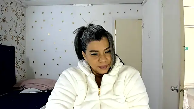 Snapshot of vikyadams chatting on 13, 6, 2026 vikyadams online show from 13, 6, 2026
