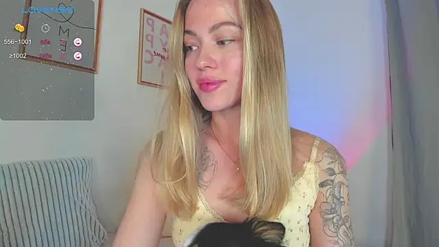 Snapshot of damn_cutie chatting on 19, 9, 2025 damn cutie online show from 19, 9, 2025