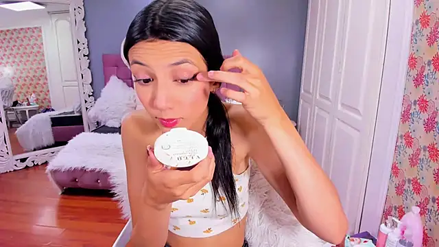 Snapshot of Iris_Stone_ chatting on 4, 12, 2024 Iris Stone online show from 4, 12, 2024