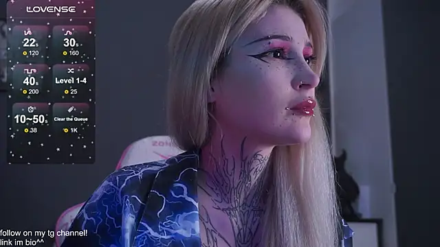 Snapshot of fraulein_mooon chatting on 18, 11, 2025 fraulein mooon online show from 18, 11, 2025