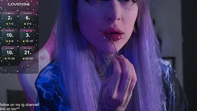 Snapshot of fraulein_mooon chatting on 26, 11, 2025 fraulein mooon online show from 26, 11, 2025