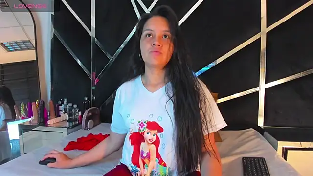 Snapshot of Ivanna18_x chatting on 14, 10, 2025 Ivanna18 x online show from 14, 10, 2025