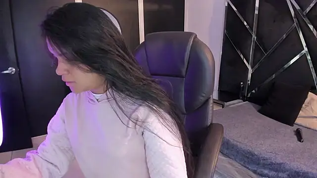 Snapshot of Ivanna18_x chatting on 7, 11, 2025 Ivanna18 x online show from 7, 11, 2025