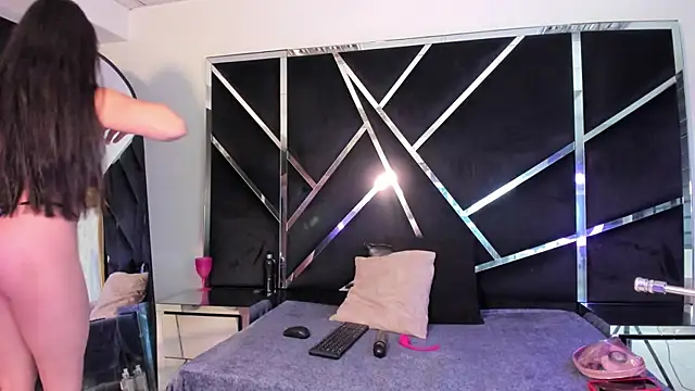 Snapshot of Ivanna18_x chatting on 8, 11, 2025 Ivanna18 x online show from 8, 11, 2025