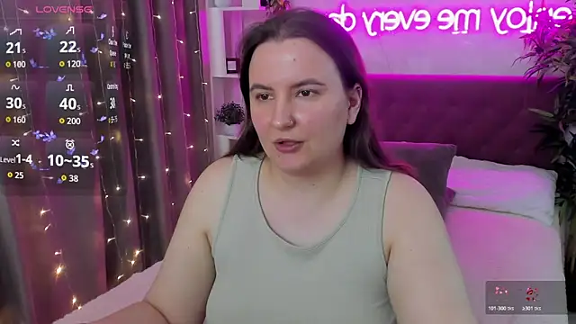 Snapshot of FeralPeach chatting on 26, 4, 2026 FeralPeach online show from 26, 4, 2026