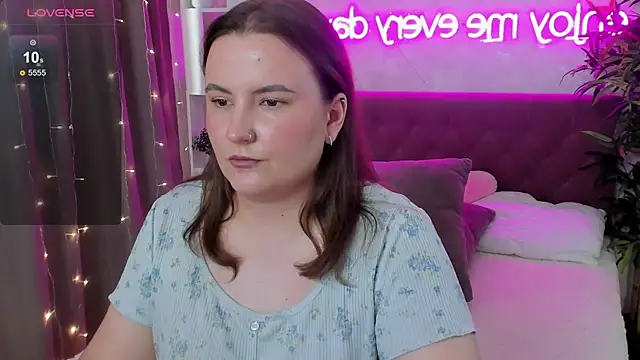 Snapshot of FeralPeach chatting on 13, 6, 2026 FeralPeach online show from 13, 6, 2026
