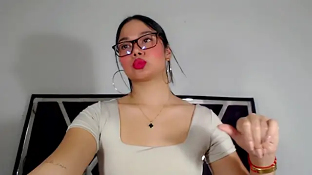 Snapshot of JasmineMoore chatting on 16, 7, 2026 JasmineMoore online show from 16, 7, 2026