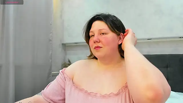 Snapshot of Ruth_Oliver chatting on 22, 6, 2026 Ruth Oliver online show from 22, 6, 2026