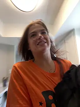 Snapshot of SafeinouterSpace chatting on 31, 10, 2025 SafeinouterSpace online show from 31, 10, 2025